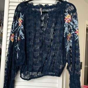 Free people bat wings embroidered sleeve blouse sz S